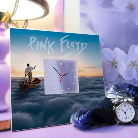 Часы с изображением Pink Floyd